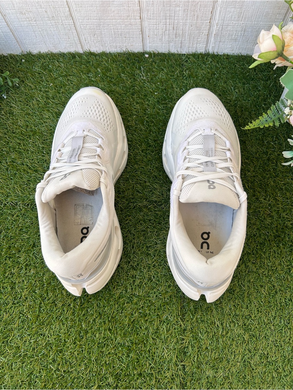 On Cloud Running Shoes -Frost | Glacier
Cloudrunner 3 women size 8 gently used - Picture 12 of 16